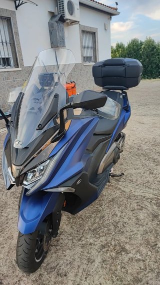 Kymco AK 550 Maxi Scooter Azul