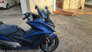 Kymco AK 550 Maxi Scooter Azul