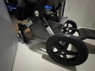 Bugaboo Cameleon gris con patinete