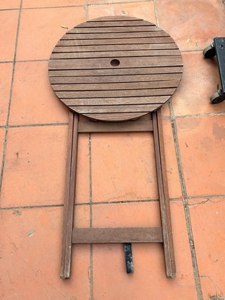 Conjunto de dos sillas y una mesa para exteriores