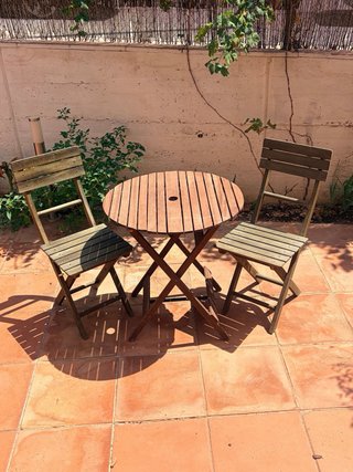 Conjunto de dos sillas y una mesa para exteriores