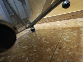 Mesita auxiliar cristal y metal