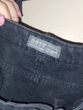 Pantalones vaqueros negros rotos
