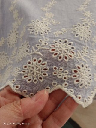 BLUSA o CAMISA de Mango  Tejido Fino Y bordado