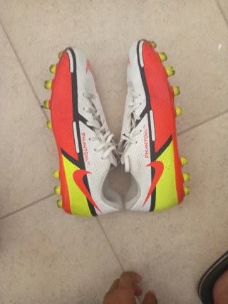 Botas de fútbol Nike Phantom GT, talla 36. 5