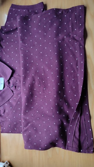 Polo granate con puntos blancos Talla M