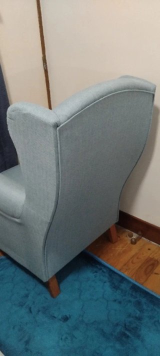 Sillón orejero azul claro