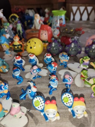 Maxi lotto misto con oltre 100 mini giocattoli