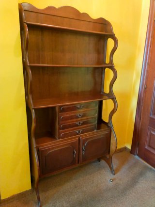 Estantería de Madera Clásica
