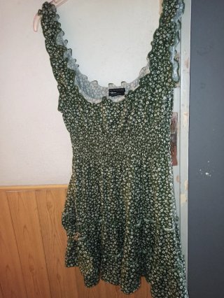 Vestido verde con estampado floral