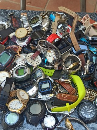 LOTE DE RELOJES PARA PIEZAS O PARA REPARAR.