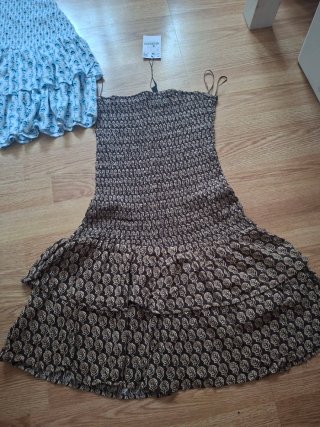 Lote de abbigliamento nuovo con etichette