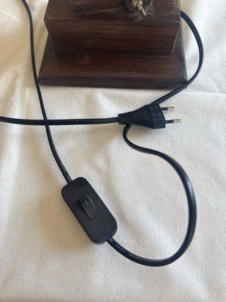 Lámpara de mesa de madera