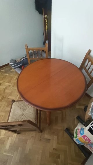 Mesa de comedor con 4 sillas