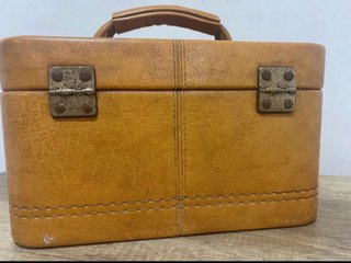 Maleta necessaire em pele