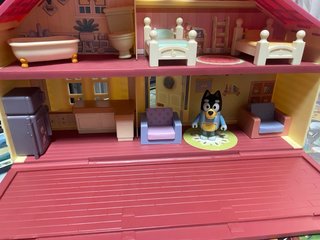 Casa de muñecas con accesorios