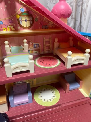 Casa de muñecas con accesorios