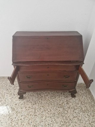 Escritorio antiguo de madera