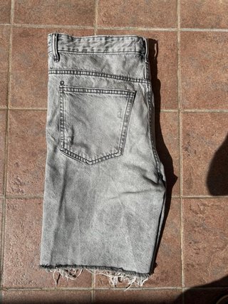 Pantalón corto vaquero gris