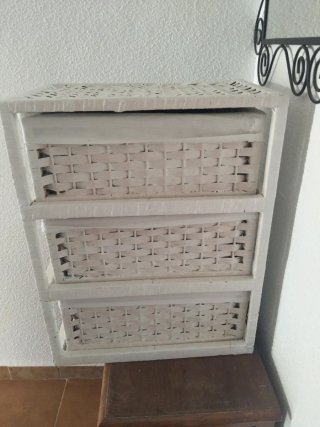 Cajonera de mimbre