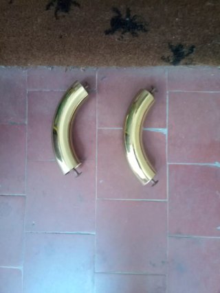 2 Agarradores Curvos Dorados