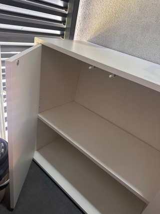 Mueble de metal blanco Ikea EKET.