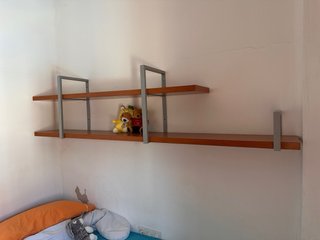 Habitación completa cama, mesita y estanteria