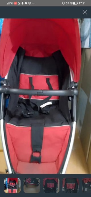 Carro de bebé rojo