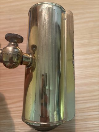 Lámpara de metal dorada