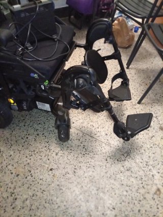 Silla de ruedas eléctrica practicamente nueva