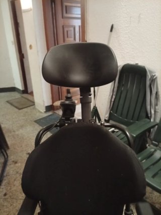 Silla de ruedas eléctrica practicamente nueva