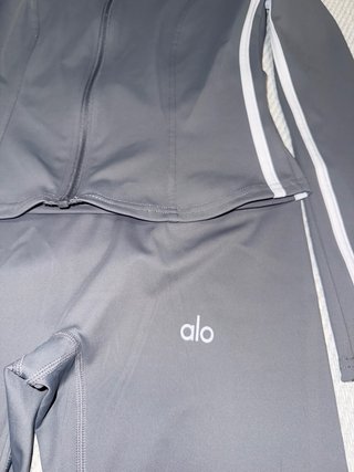 Conjunto deportivo Alo Yoga gris – Talla M