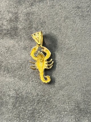 Colgante Escorpión Dorado