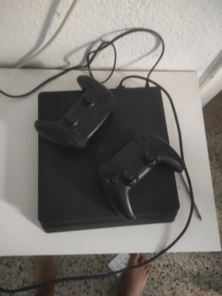 Consola PS4 Slim Negra + 2 Mandos