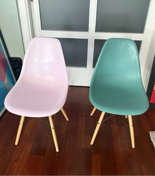 Sillas Oslo Eames (2 unidades)  20€/silla