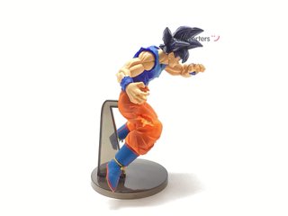 figura accion banpresto son goku - postura de combate