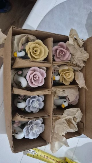 Cigni in porcellana con fiori