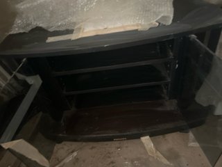 Mesa TV con puertas abatibles