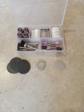 Maletín DEKO con herramienta dremel