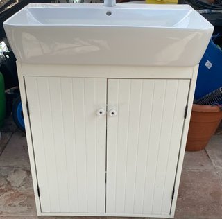 Mueble de baño con lavabo de cerámica