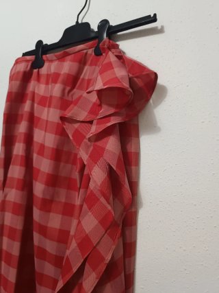 Falda midi cuadros volantes talla S