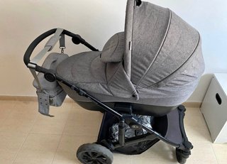 Carrito de bebé gris
