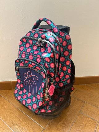 Mochila totto con ruedas y estampado floral