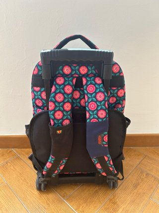 Mochila totto con ruedas y estampado floral