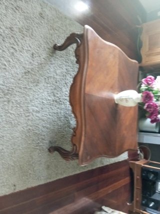 Mesa de comedor de madera
