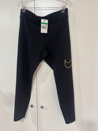Mallas Nike Negras con Logo Dorado