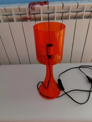 Lámpara naranja transparente de plástico