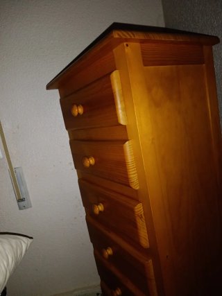 Mesa de comedor de madera