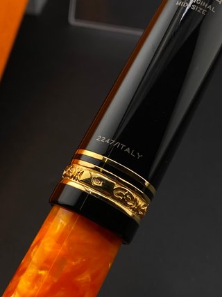 Pluma Estilografica Delta Dolcevita Mid-Size Oro
