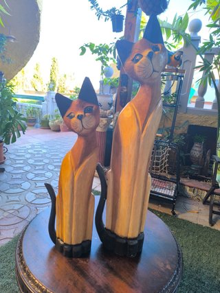 Pareja de Gatos Decorativos de Madera – 80 y 60 cm